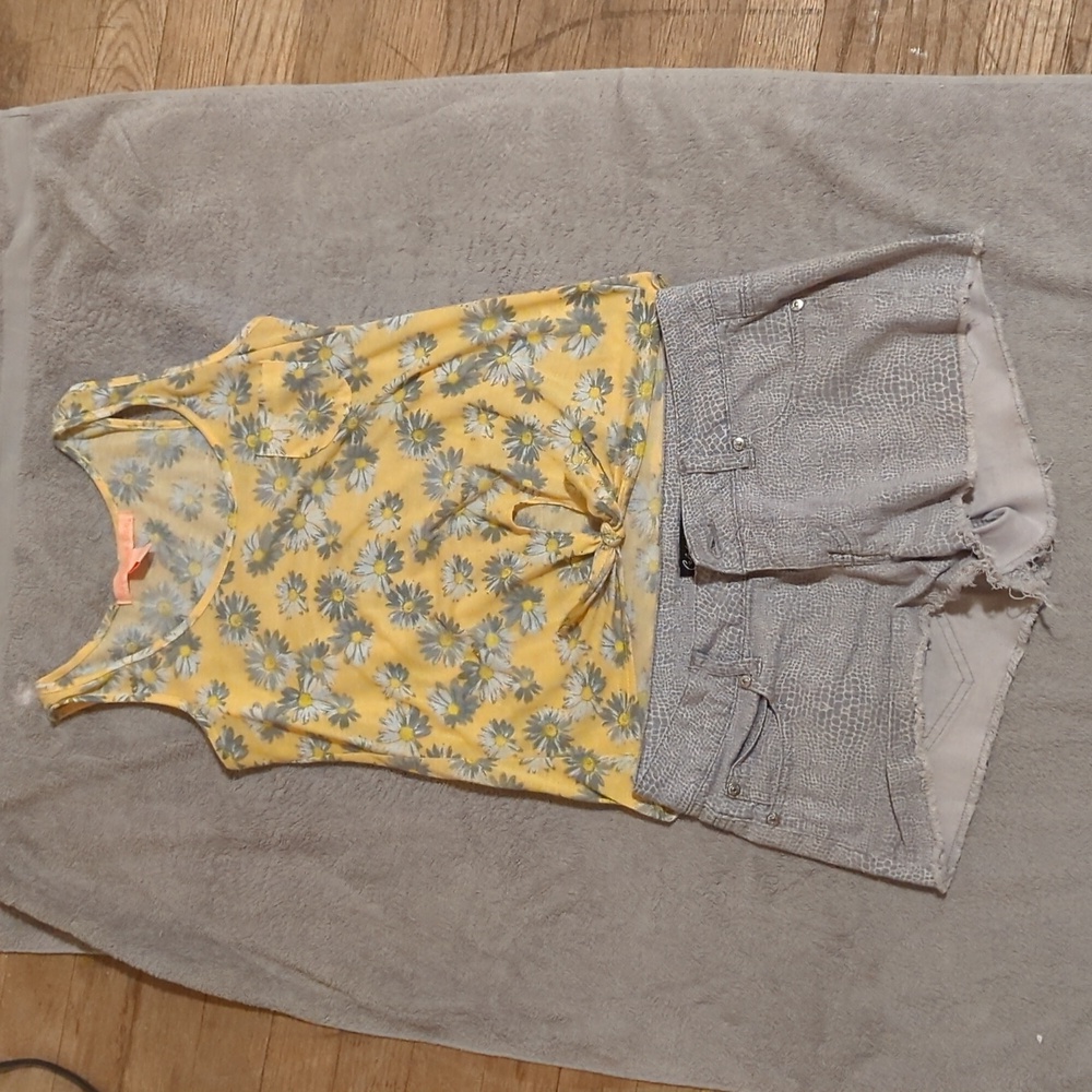 Celebrity pink size 5-7 grey shorts rebellious one tank top